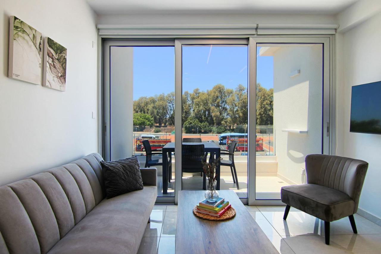 Phaedrus Living - Seaside Executive Flat Harbour 207 Lägenhet Paphos Exteriör bild